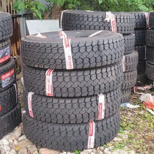 Alternative view of Lốp Double Coin (Lốp 2 Đồng Tiền) 12.00R20 Có Săm